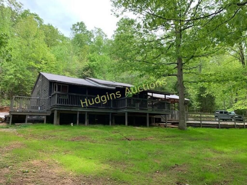 Creekside Hideaway / House & 7.75 acres