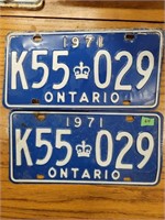 1971 Ontario license plate pair