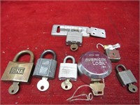 Lot of vintage padlocks. With keys.