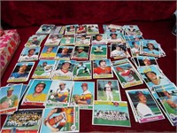 Assorted 1970's Topps baseball cards.