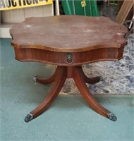 Unusual shaped table approx size is 28 x 28 tip
