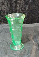 Uranium glass vase does have a crack but isn't