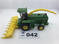 ERTL 1/32 Scale John Deere 6850 Silage Chopper