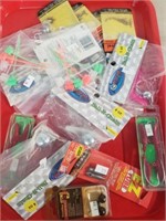 TRAY OF ASSORTED TACKLE, SWIVELS, TERMINAL