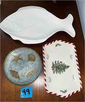 Lot  of serving trays/dishes