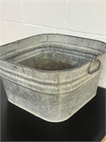 Vintage Galvanized Metal Tub / Planter