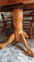 Solid Oak Table w/4 Chairs w/Spindles
