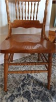 Solid Oak Table w/4 Chairs w/Spindles