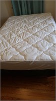 Queen Bed w/Bedsure Mattress Topper, Box Springs&
