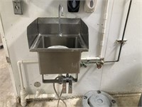 HAND SINK WITH KNEE CONTROL FAUCET