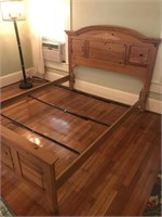 Broyhill Queen Bed Frame Set