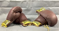 Two pairs of vintage Everlast boxing gloves