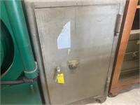 SAFE ON WHEELS - SINGLE DOOR - INTERIOR METAL