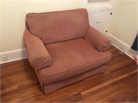 Hickory Hill Furniture Oversized Chair