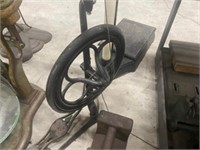 MEDICAL TOOL STAND WITH FOOT PEDAL & PULLEY