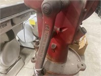 CAST IRON STANDING MIXER - RED - 60 TURNS A