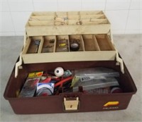 TACKLE BOX OF ASSORTED VINTAGE TACKLE