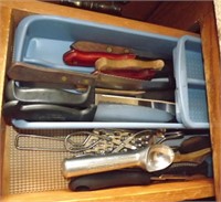 2 DRAWERS SILVERWARE AND KNIVES