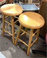Pair of short bar stools - 24x13 inches (1570)