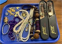 Jewelry - tray lot includes brooch, necklaces,