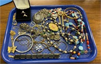 Jewelry - tray lot includes necklaces, brooches,