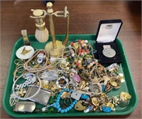 Jewelry - mixed tray lot includes earrings,