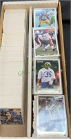 Sports cards - box lot 1993 Topps football cards -