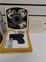 Vintage GG-31 Tear Gas Gun w/ 4 Cartridges- NEW
