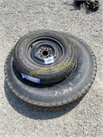 11R22.5 tire and 205/75/15 tire