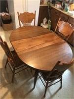 Table and four chairs Chairs does not match table