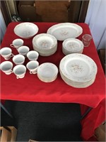 Eight piece chinaware