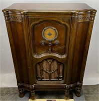 RCA Victor 240 Console Radio