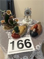 End table w/ceramic ducks, hummingbird scene and