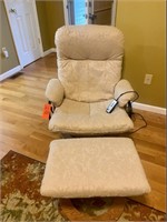 Relaxor II chair & ottoman