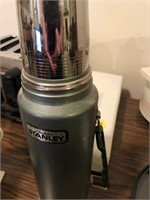 Stanley thermos & carving set