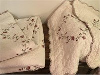 Quilted bedspread & shams