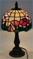 * Nice Tiffany Style Table Lamp - Works