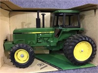 Ertl John Deere MFWD Row-Crop Tractor-1/16th