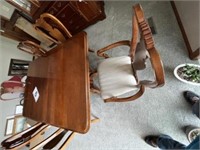 Dining room table 6 chairs - 2 leafs - excellent