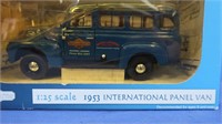 NIB B&S 1/25 Scale 1953 International Panel Van