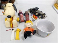 Toy Lot incl Snoopy Pull Toy , Schroeder Doll, Pez