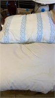 4 BED PILLOWS AND THROW PILLOW