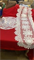 LACE DOILES AND TABLE COVERINGS