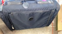 2 VINTAGE SUITCASES AND MANY BAGS