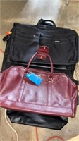 2 VINTAGE SUITCASES AND MANY BAGS