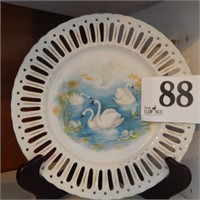 LACE EDGE SWAN PLATE 8 IN
