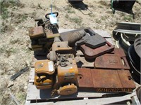 LL3- 4 TRACTOR WEIGHTS AND 2 MOTORS WITH PUMPS