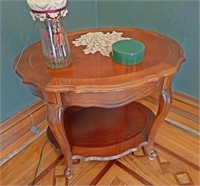 Queen and style oval end table contents not
