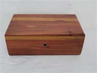 Lane Cedar Keepsake Chest