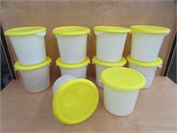 11 RUBBERMAID 4 QT. INGREDIENT BINDS & 14 LIDS